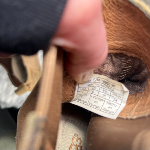 UGG Pax waterproof wedge ankle boots- ****Like NEW*** - Picture 7 of 9